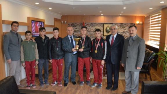 Vezirköprü Yatılı Bölge Ortaokulu Türkiye Birinciliği İçin Mücadele Edecek