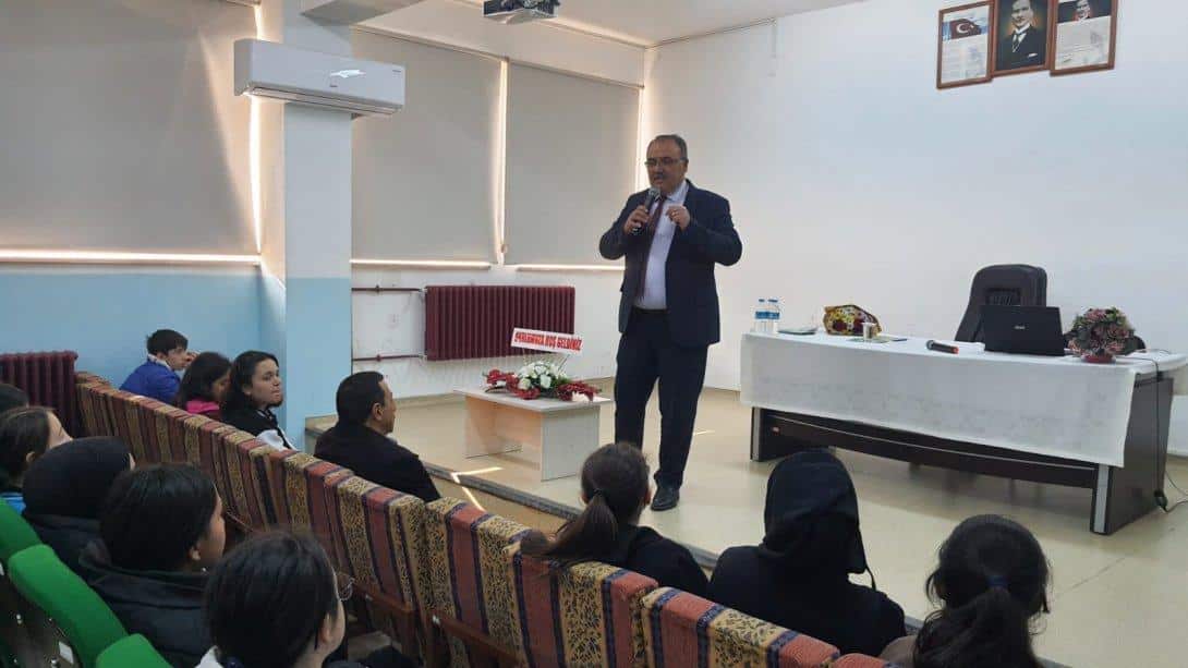 İlçe Milli Eğitim Müdürü ÖZATA Cumhuriyet Ortaokulu Kariyer Günleri Etkinliğine Katıldı
