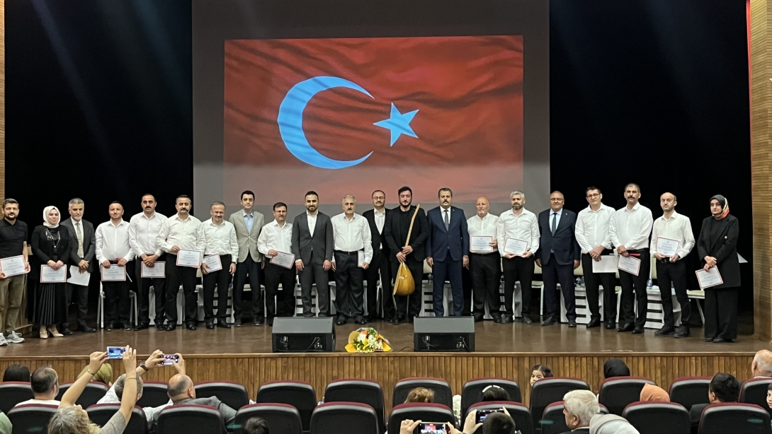 Vezirköprü'de Anlamlı Gece: Şiir Dinletisi Gönülleri Mest Etti